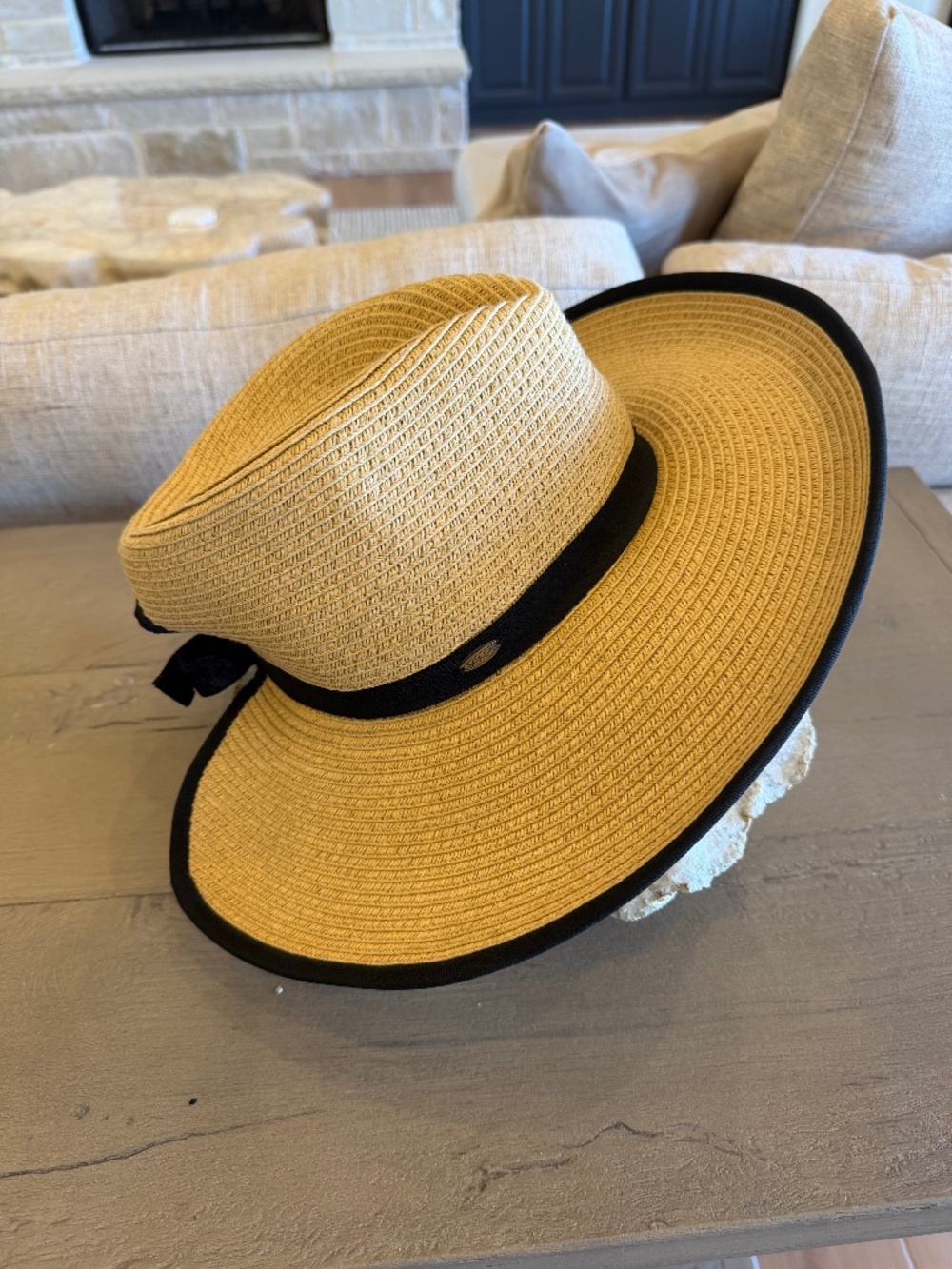 Scala Pronto Wide Brim Beige Black Trim Straw Sun Hat Adjustable Beach Vacation